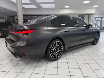 BMW M760 e xD M Performance Executive-P Fond-Ent TV