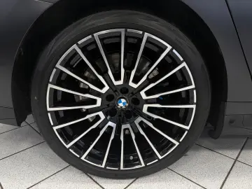 BMW M760 e xD M Performance Executive-P Fond-Ent TV