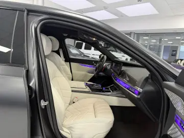 BMW M760 e xD M Performance Executive-P Fond-Ent TV