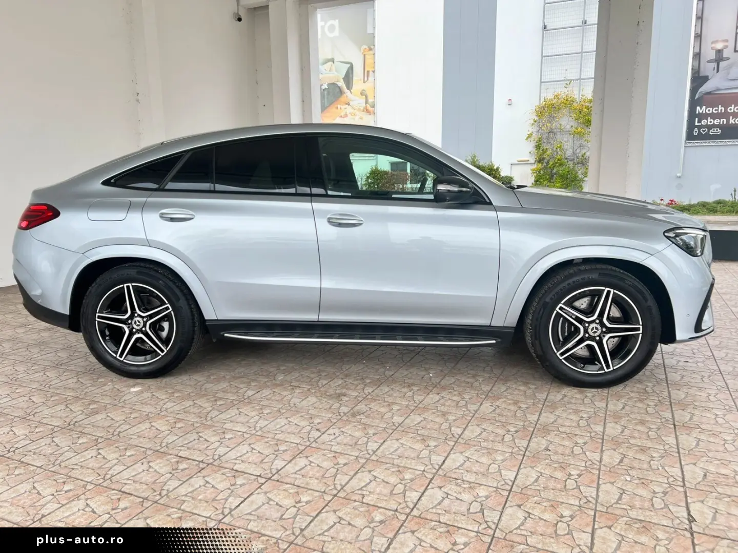 MERCEDES-BENZ GLE 400 e 4M AMG Line Pano Distr Kamera