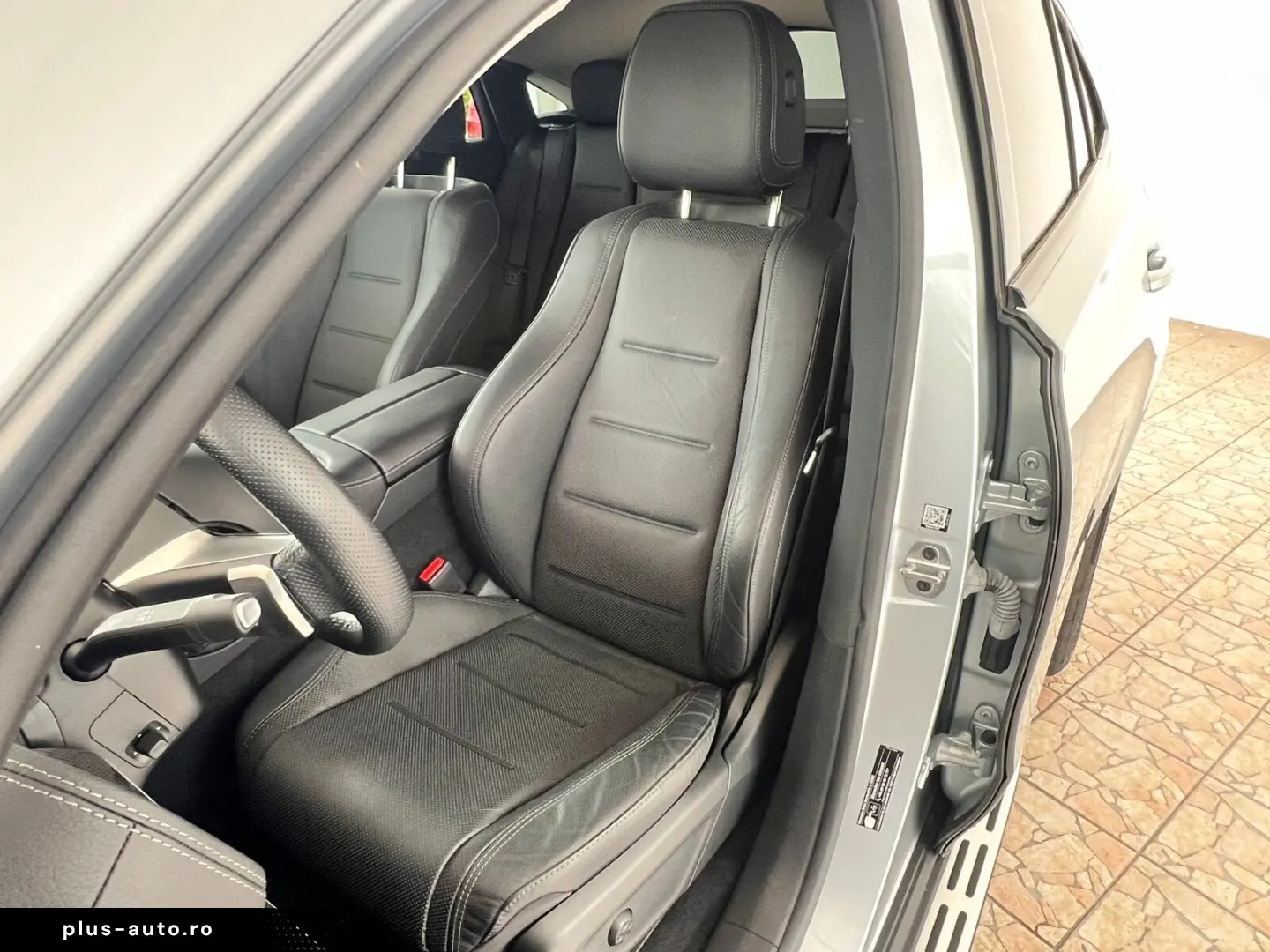 MERCEDES-BENZ GLE 400 e 4M AMG Line Pano Distr Kamera