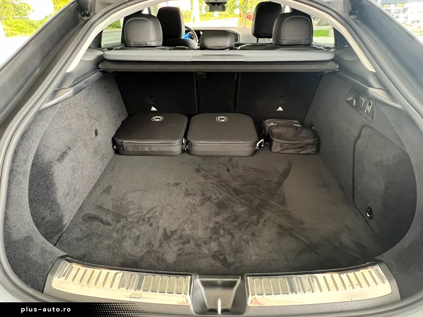 MERCEDES-BENZ GLE 400 e 4M AMG Line Pano Distr Kamera