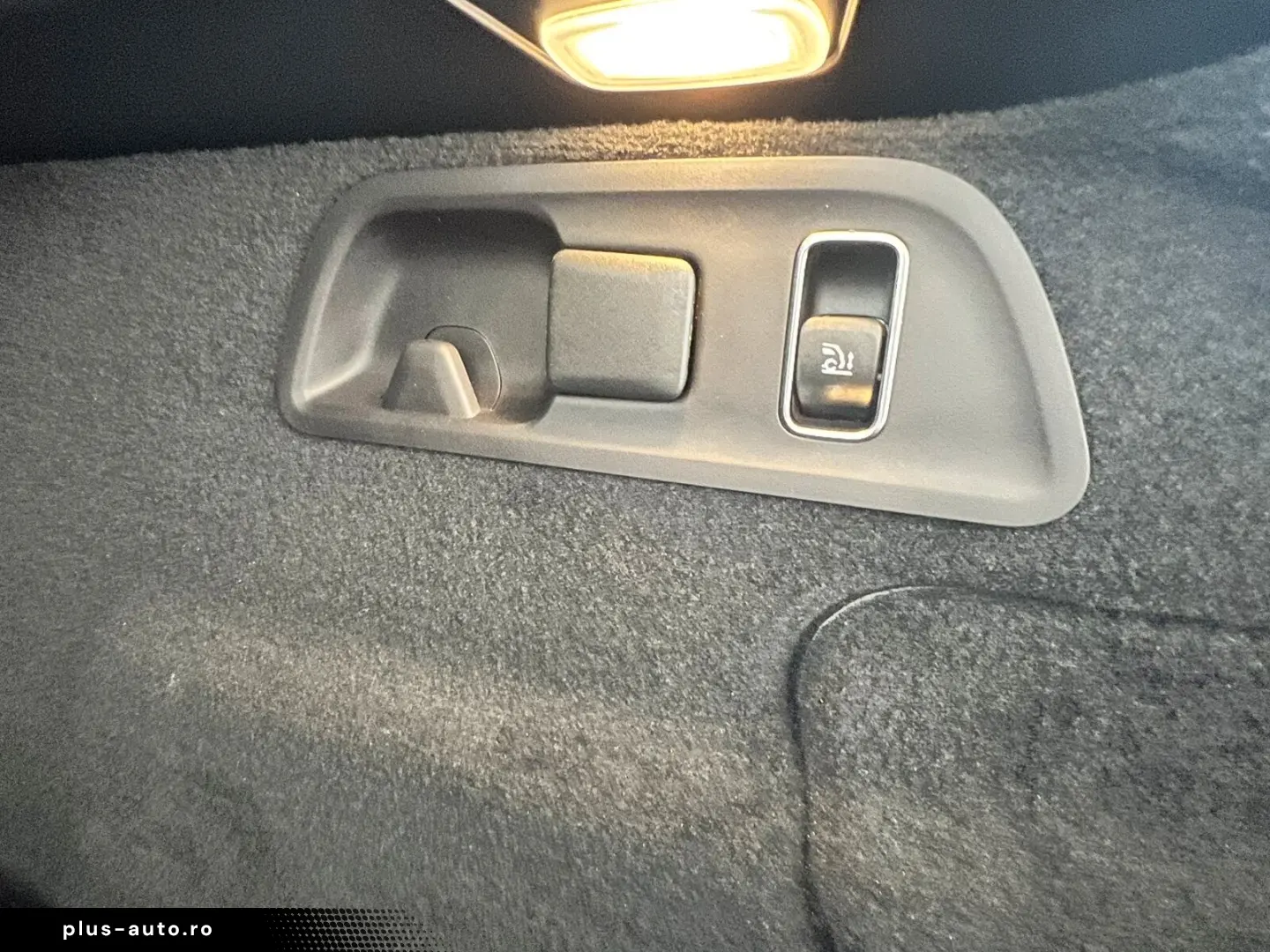 MERCEDES-BENZ GLE 400 e 4M AMG Line Pano Distr Kamera