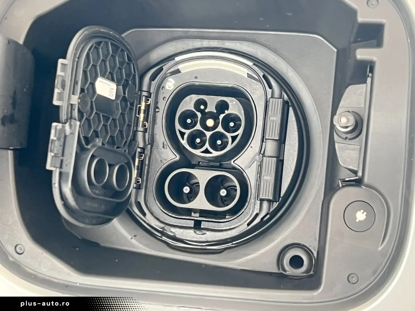 MERCEDES-BENZ GLE 400 e 4M AMG Line Pano Distr Kamera