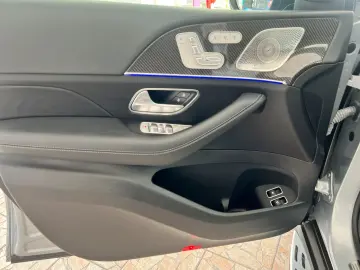 MERCEDES-BENZ GLE 400 e 4M AMG Line Pano Distr Kamera