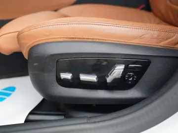 BMW 530d xDrive M Sport SCHIEBEDACH LASER HUD KEY