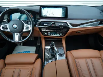 BMW 530d xDrive M Sport SCHIEBEDACH LASER HUD KEY