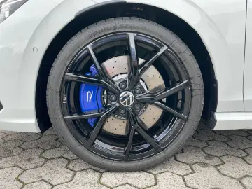 VW Golf VIII R 2.0 TSI DSG MATRIX-LED NAVI PANO R-P
