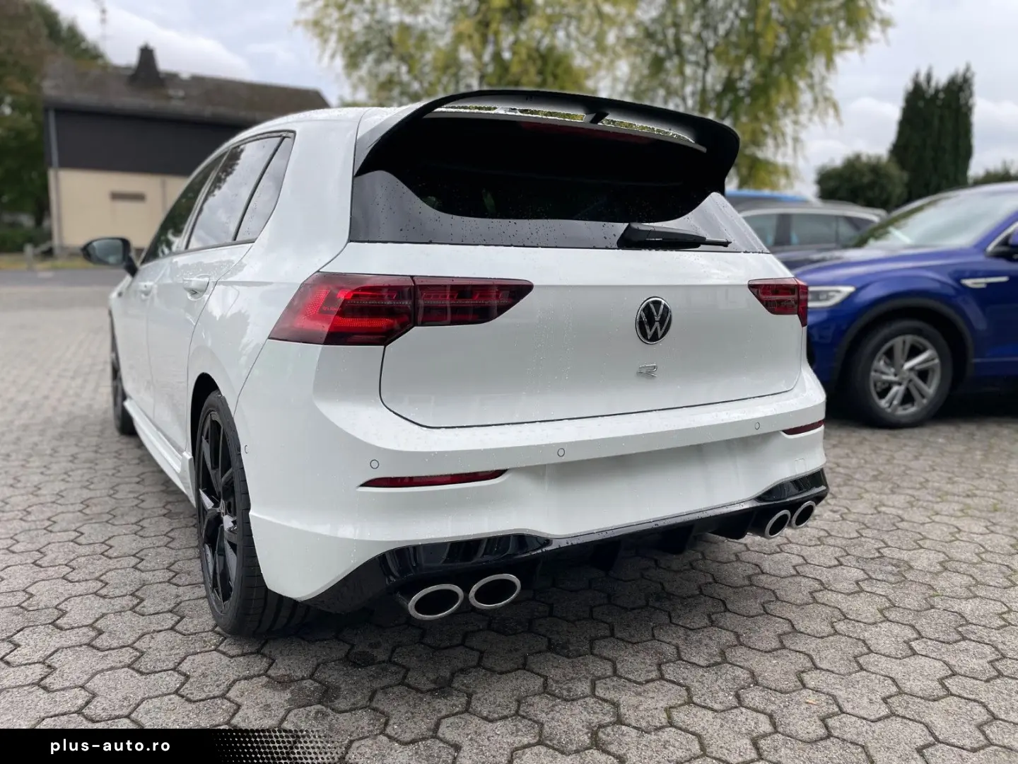 VW Golf VIII R 2.0 TSI DSG MATRIX-LED NAVI PANO R-P
