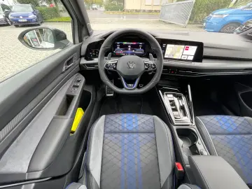 VW Golf VIII R 2.0 TSI DSG MATRIX-LED NAVI PANO R-P