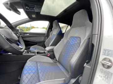 VW Golf VIII R 2.0 TSI DSG MATRIX-LED NAVI PANO R-P