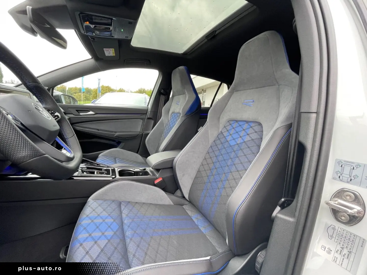 VW Golf VIII R 2.0 TSI DSG MATRIX-LED NAVI PANO R-P