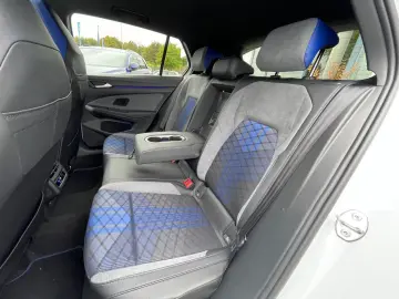 VW Golf VIII R 2.0 TSI DSG MATRIX-LED NAVI PANO R-P