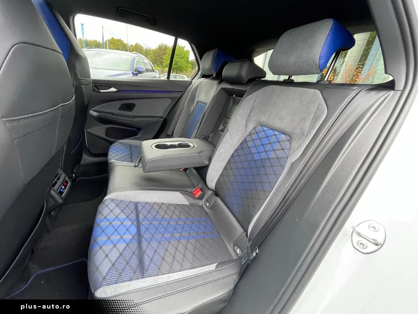 VW Golf VIII R 2.0 TSI DSG MATRIX-LED NAVI PANO R-P