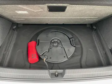 VW Golf VIII R 2.0 TSI DSG MATRIX-LED NAVI PANO R-P