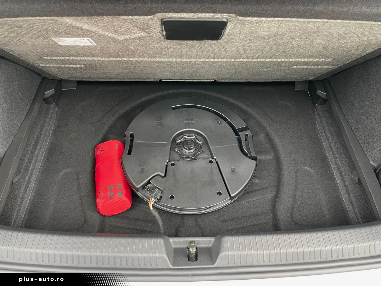 VW Golf VIII R 2.0 TSI DSG MATRIX-LED NAVI PANO R-P