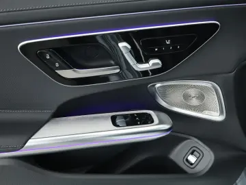 MERCEDES-BENZ CLE 300 4M AMG Premium  Pano Night 360