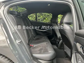 BMW 320d xDrive M Sport Limo KAMERA HEAD-UP ACC H&K