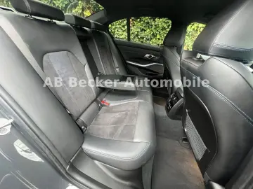 BMW 320d xDrive M Sport Limo KAMERA HEAD-UP ACC H&K