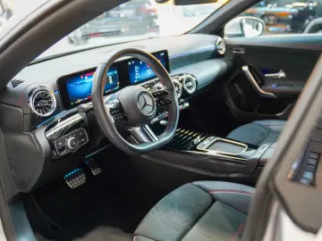 MERCEDES-BENZ CLA 220 4M AMG Line KEYLESS Kamera