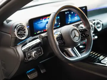 MERCEDES-BENZ CLA 220 4M AMG Line KEYLESS Kamera