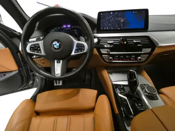 BMW M550 i xDrive M Sport HUD DAB Laserlicht Leder
