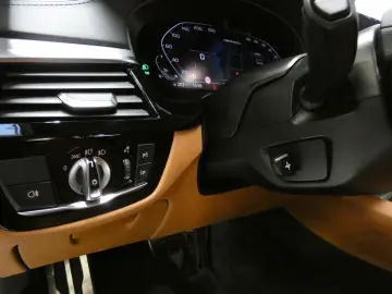 BMW M550 i xDrive M Sport HUD DAB Laserlicht Leder