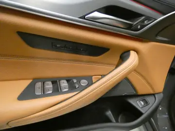 BMW M550 i xDrive M Sport HUD DAB Laserlicht Leder