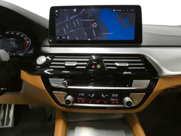 BMW M550 i xDrive M Sport HUD DAB Laserlicht Leder