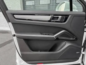 PORSCHE Cayenne Coupe E-Hybrid PLATINIUM EDITION  22 SPO