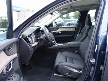 VOLVO XC90 Plus Dark T8 AWD Plug-inHybrid Pano H&K 360