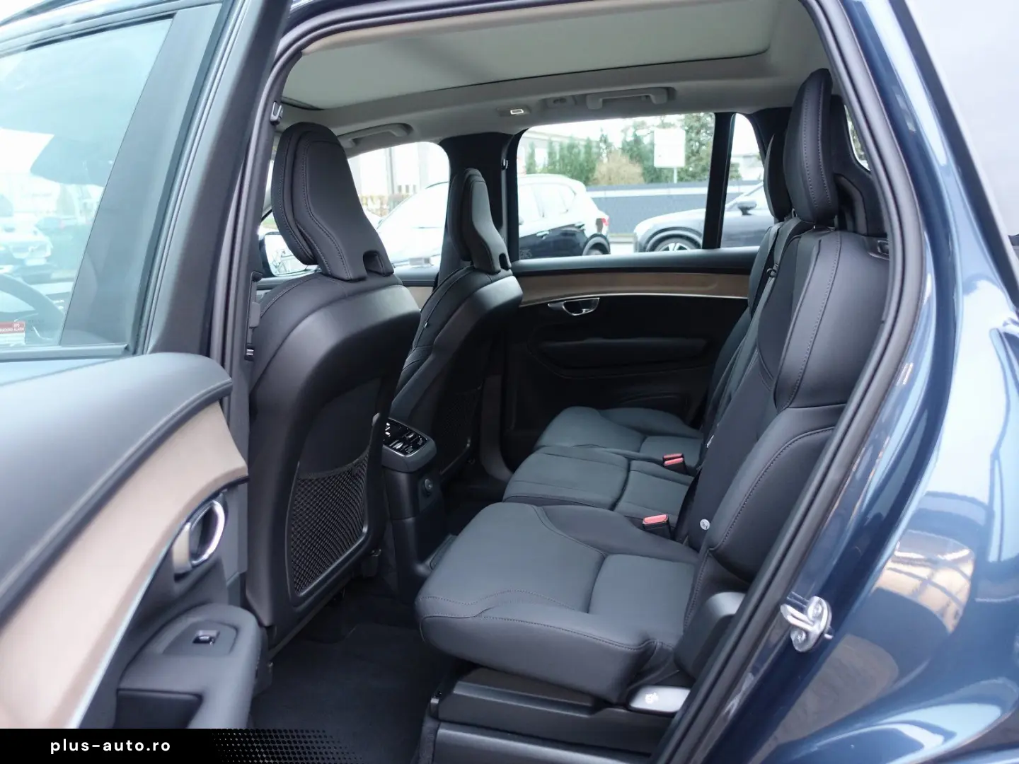 VOLVO XC90 Plus Dark T8 AWD Plug-inHybrid Pano H&K 360