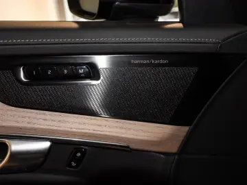 VOLVO XC90 T8 AWD Reskin Plus Dark Plug-In Hybrid #Goo