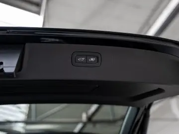 VOLVO XC90 T8 AWD Plus Dark PANO 360  7-SITZER FACEL.