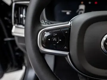 VOLVO XC90 T8 AWD Plus Dark PANO 360  7-SITZER FACEL.