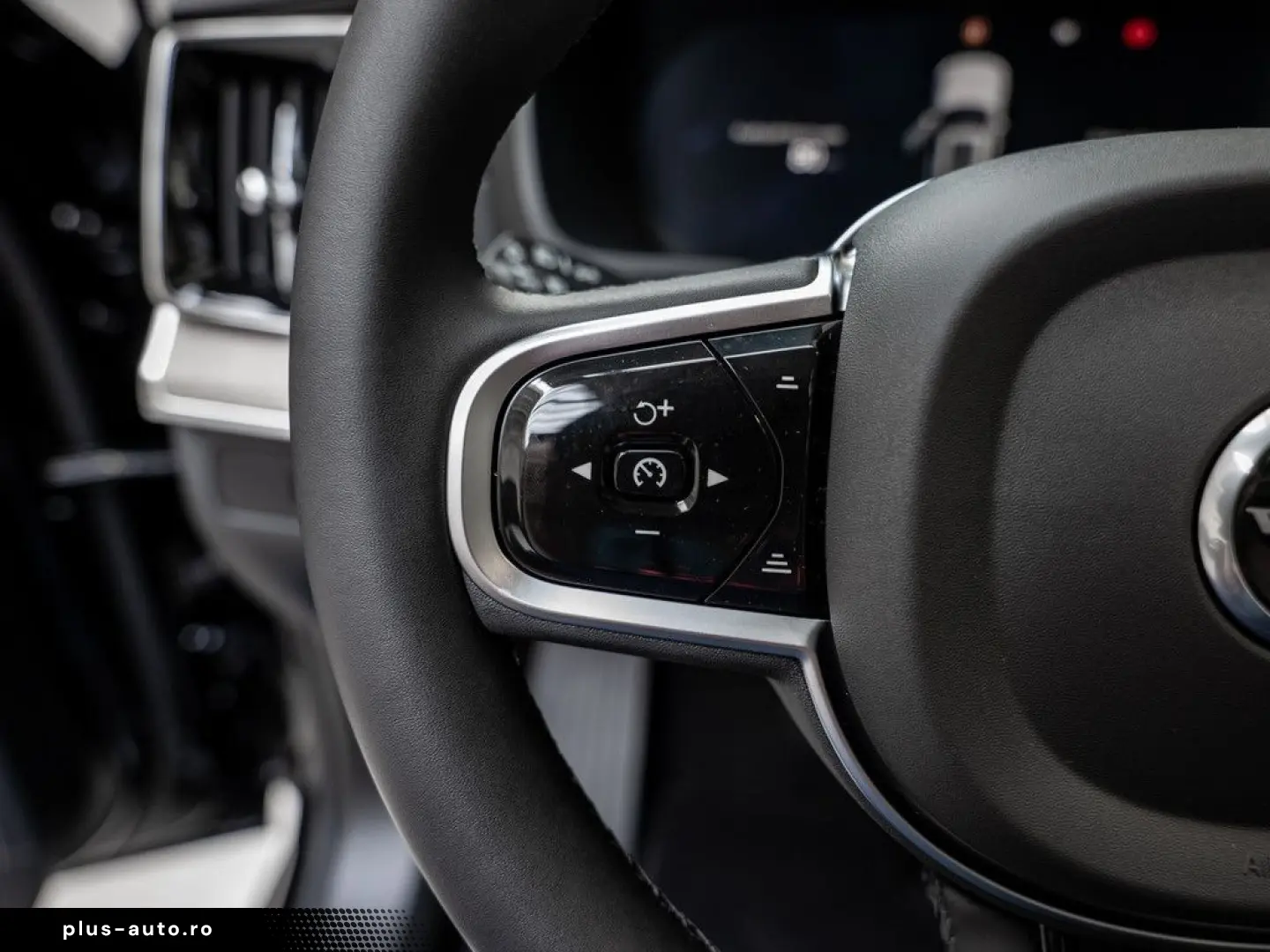 VOLVO XC90 T8 AWD Plus Dark PANO 360  7-SITZER FACEL.