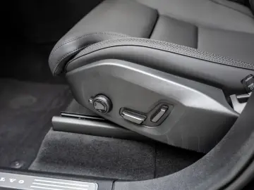 VOLVO XC90 T8 AWD Plus Dark PANO 360  7-SITZER FACEL.