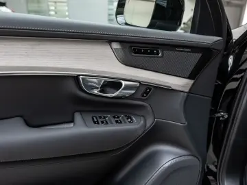 VOLVO XC90 T8 AWD Plus Dark PANO 360  7-SITZER FACEL.