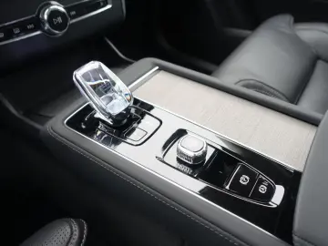 VOLVO XC90 Ultra Dark T8 AWD Bowers&W Massage Ventil AirSusp