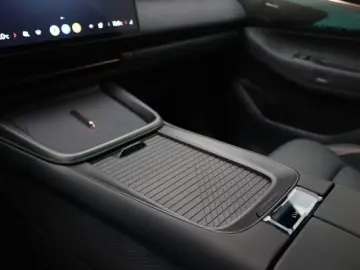 Lynk&Co 08 1.5 More 350PS Auto. Pano Matr StandHZG Navi