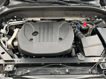 VOLVO XC60 B5 B AWD Ultimate Dark