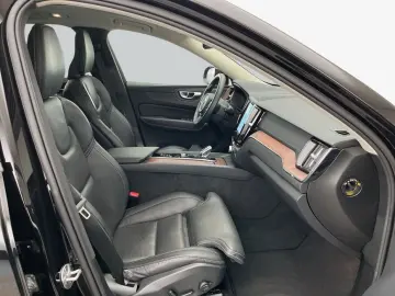 VOLVO XC60 B5 B AWD Ultimate Dark