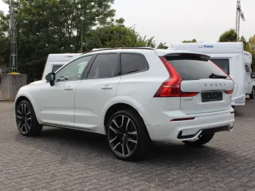 VOLVO XC60 B5 Petrol UltraDark Massage Bowers AirSusp Vent