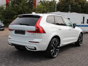 VOLVO XC60 B5 Petrol UltraDark Massage Bowers AirSusp Vent
