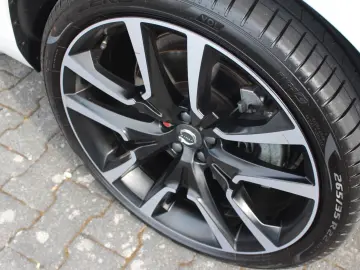 VOLVO XC60 B5 Petrol UltraDark Massage Bowers AirSusp Vent