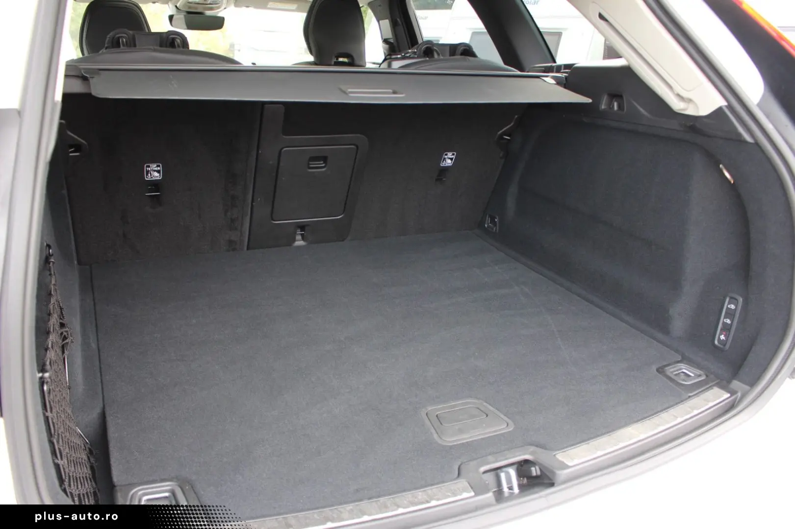 VOLVO XC60 B5 Petrol UltraDark Massage Bowers AirSusp Vent