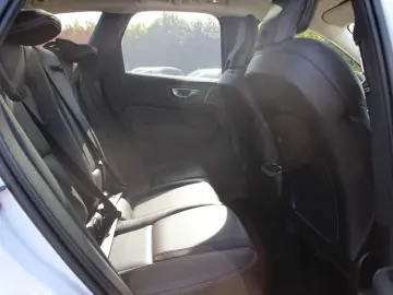 VOLVO XC60 B5 Petrol UltraDark Massage Bowers AirSusp Vent