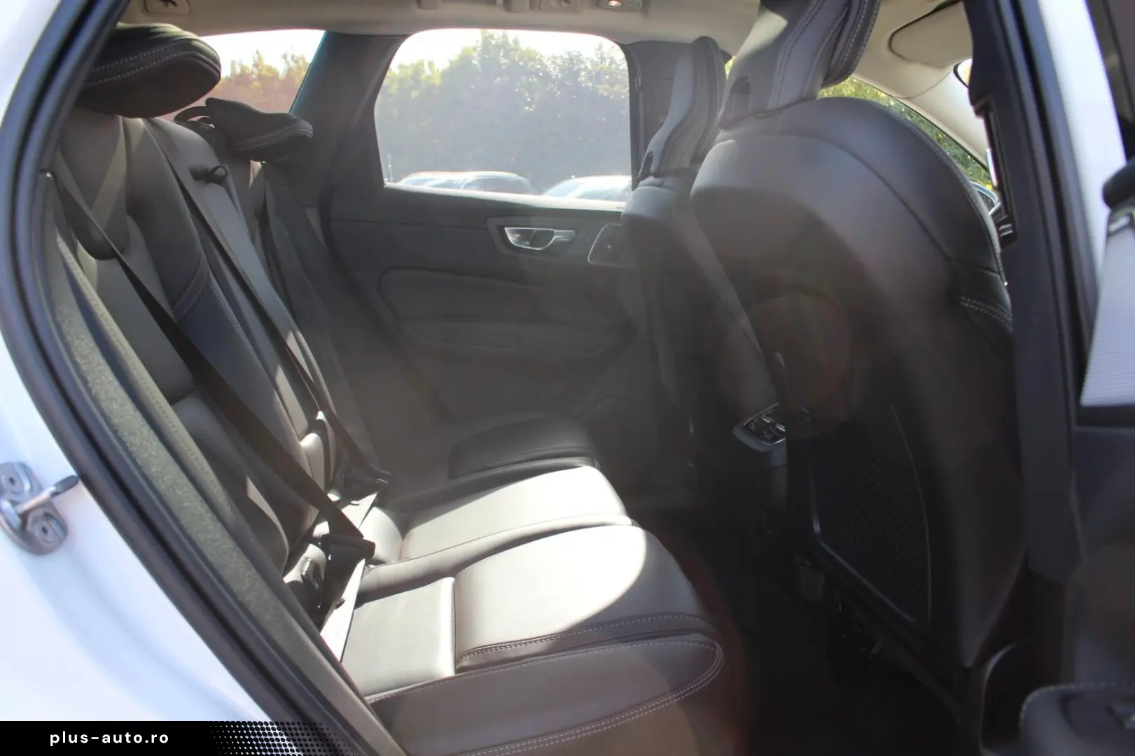 VOLVO XC60 B5 Petrol UltraDark Massage Bowers AirSusp Vent