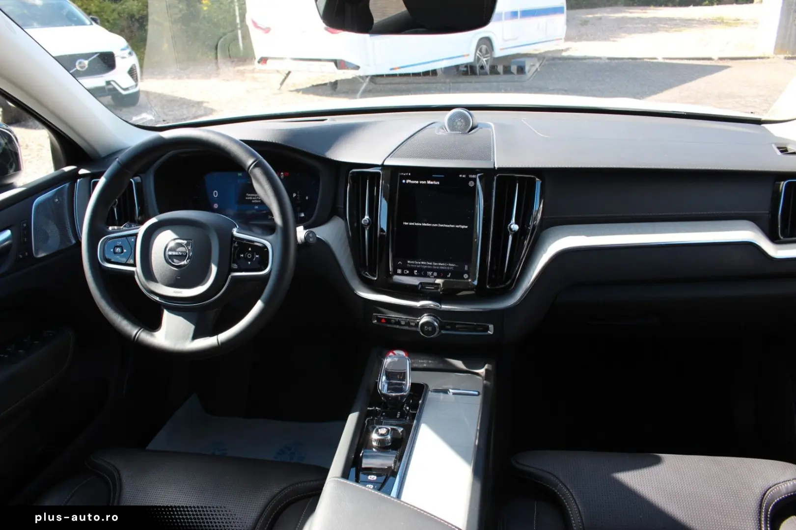 VOLVO XC60 B5 Petrol UltraDark Massage Bowers AirSusp Vent