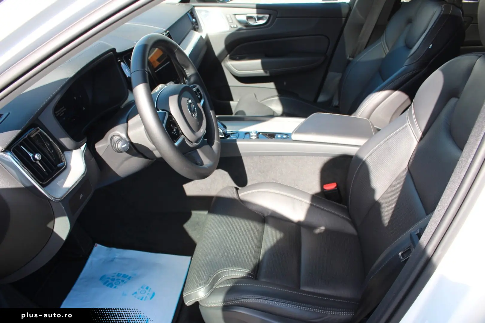 VOLVO XC60 B5 Petrol UltraDark Massage Bowers AirSusp Vent